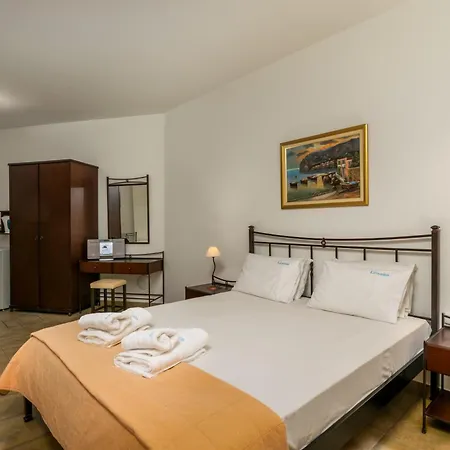 Апартаменты Livanios Адамас