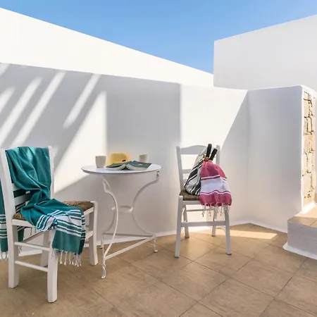 Livanios Апартаменты Адамас