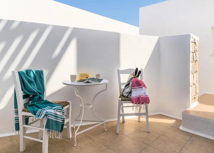 Livanios Daire Adamantas (Milos)